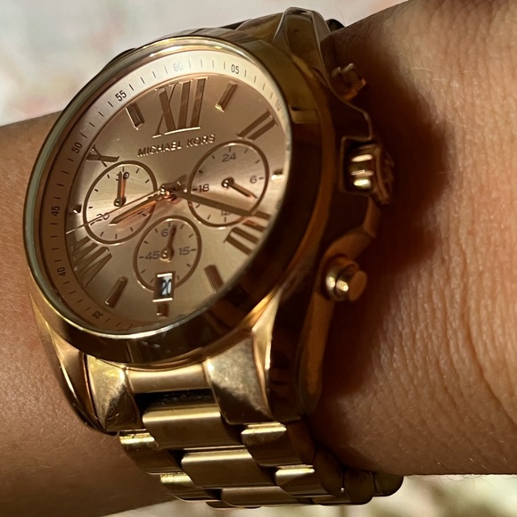 Michael Kors Rose Gold Watch - Picture 3 of 7
